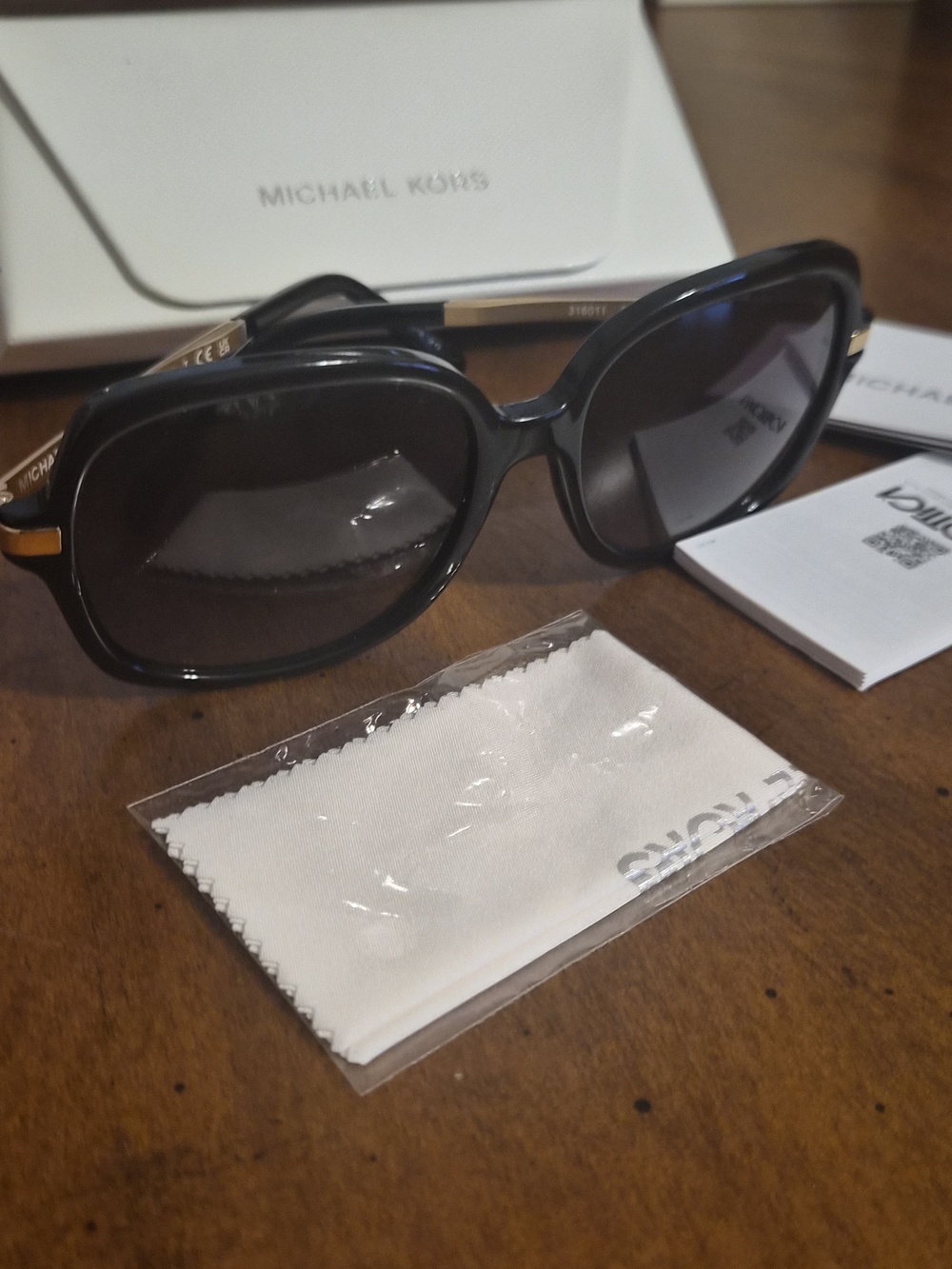 EUC Michael Kors Adrianna Sunglasses
